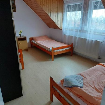 ホテルKekturas-Tora Nyilo Badacsonyi Privat Berlemeny バダチョニトマイ エクステリア 写真