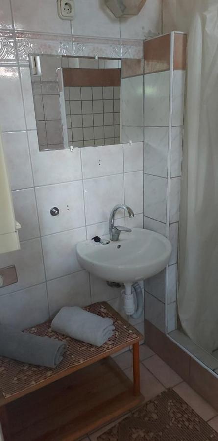 ホテルKekturas-Tora Nyilo Badacsonyi Privat Berlemeny バダチョニトマイ エクステリア 写真